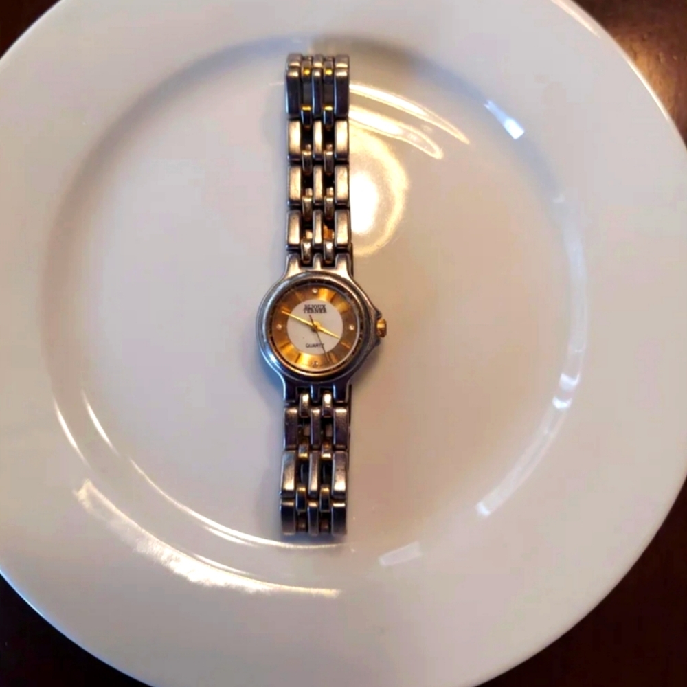 BIJOUX TERNER QUARTZ LADIES WATCH VINTAGE EUC!  JUST NEEDS BATTERY